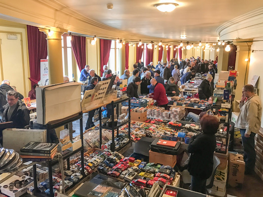 Modellautos und andere Sammlerstücke - Oldtimerbörse Spa 2016