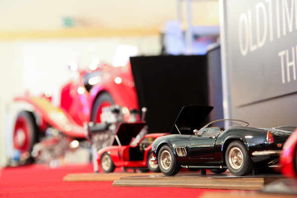 Modellautos wurden zum Gegenwert einen gebrauchten Kleinwagens versteigert - Versteigerung Oldtimer Galerie Gstaad 2018
