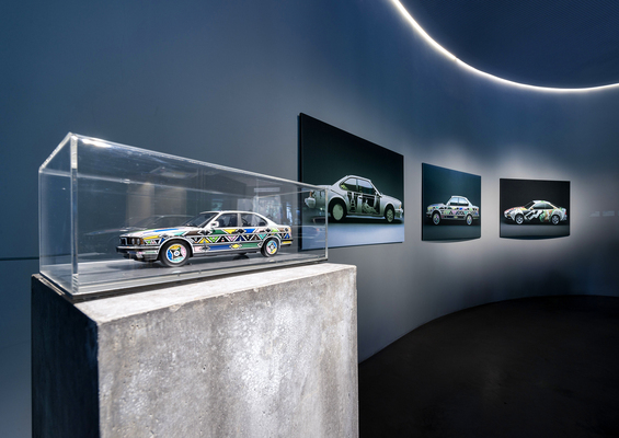 Image: Model vehicles - Moving colors