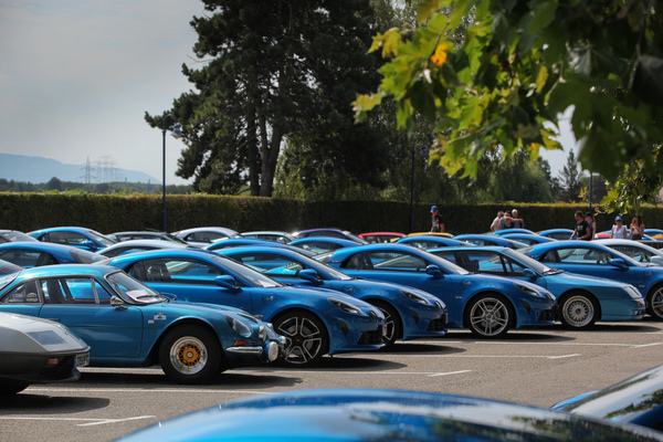 Image: Modern Alpine A110 dominated, in between the mostly more delicate classics - 1ère Rencontre Franco-Suisse Alpine 2019