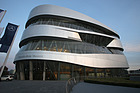 Moderne Architektur des Mercedes-Museums in Stuttgart