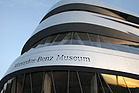 Bild: Moderne Architektur des Mercedes-Museums in Stuttgart