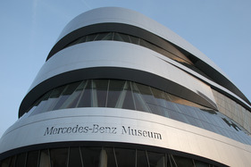 Moderne Architektur des Mercedes-Museums in Stuttgart