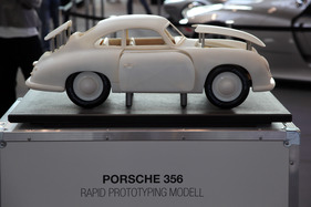 Moderne trifft Klassik - modernes Modell des Porsche 356 in der Design-Ausstellung von Silberform - Retro Classics Stuttgart 2014