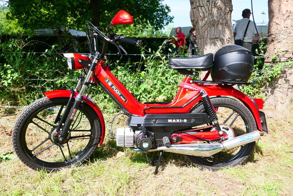 Mofas wie diese Puch Maxi S sind in Norddeutschland nach wie vor beliebt. – Bockhorner Oldtimermarkt 2025