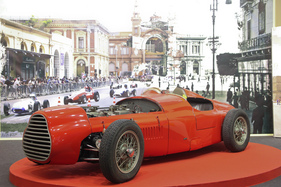 Bild Monaci Bimotore (1952) - Rennwagen mit zwei hintereinander angeordneten Vierzylinder-Motoren von Fiat - Auto e Moto d'Epoca 2014