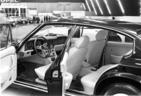 Monica  - besonders gelungene Innenarchitektur, eigenständiger Charakter des Armaturenbretts - am Genfer Automobilsalon 1974