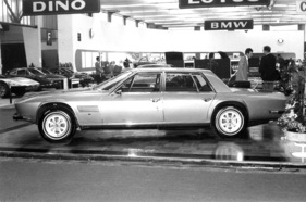 Monteverdi 375/4 Golden Executive - mit allem erdenklichen Zubehör ausgerüstet - am Genfer Automobilsalon 1974