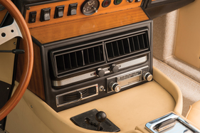 Monteverdi 375 L High Speed (1971) - unter der breiten Mittelkonsole verbarg sich die Getriebeautomatik Monteverdi 375 L High Speed (1971) - unter der breiten Mittelkonsole verbarg sich die Getriebeautomatik