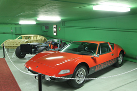 Monteverdi Hai (1973) - der berühmte Mittelmotorsportwagen, sein Chassis und die Holzform für den Bau der Karosserie - Monteverdi Museum Binningen