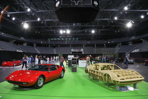 Monteverdi Hai 450 SS (1970) - rechts die Holzform für die Formung der Blechteile - 5. Old Wheels Biel/Bienne 2024