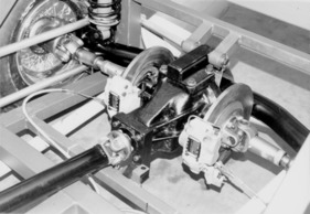 Monteverdi High Speed 375 S (1967) - die innenliegenden Scheibenbremsen hinten