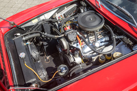 Monteverdi High Speed 375 S (1968) - Blick unter die Motorhaube offenbart den weit hinten eingebauten Chrysler 440 V8