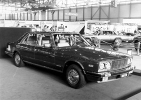 Monteverdi Tiara (1982) - am Genfer Automobilsalon von 1982 - der Unterbau stammt von Mercedes-Benz, Front, Heck und Innenausbau sind Monteverdi-Schöpfungen