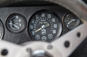 Moretti 850 Sportiva (1968) - Tacho mit optimistischen 180 km/h