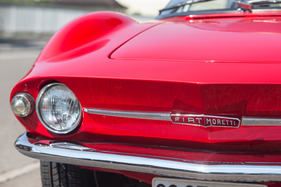 Moretti 850 Sportiva (1968) - die enge Zusammenarbeit zeigt sich beim Emblem vorne