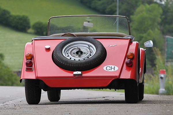 Morgan 4/4 1600 2 Str (1973) - sieht ohne Stossstangen besonders sportlich aus von hinten