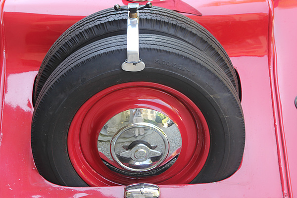 Morgan 4-4 (1936) - mit zwei Reserverädern