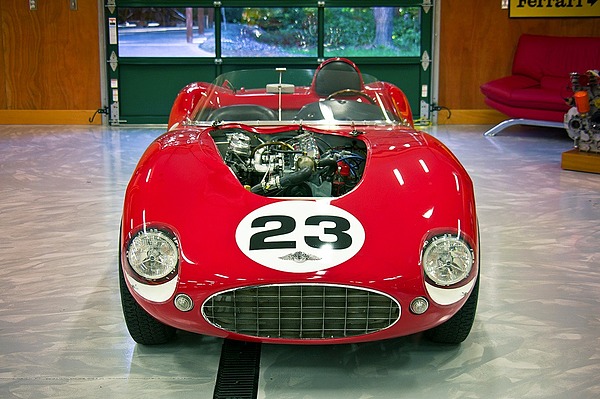 Morgan Plus 4 Special (1956) - assymmetrische Motorraum-Öffnung