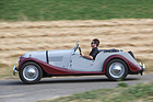 Morgan Plus 4 TR (1956) – Aufrechte Sitzhaltung und rechtwinklige Arme