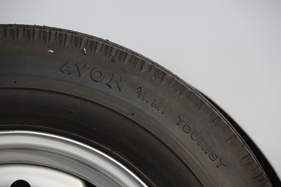 Morgan Plus 4 TR (1956) – Avon-Diagonalreifen sorgen für ein authentisches Erscheinungsbild Morgan Plus 4 TR (1956) – Avon-Diagonalreifen sorgen für ein authentisches Erscheinungsbild