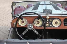 Morgan Plus 4 TR (1956) – Export-Freundlich sind alle Schalter in der Mitte des Armaturenbretts gruppiert