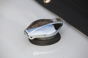 Morgan Plus 4 TR (1956) – Inselwissen: dieser Tankverschluss findet sich auch an der gescheiterten Münch-Rekordmaschine von 1970