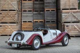 Morgan Plus 4 TR (1956) – in zeittypischer Zweifarbenlackierung Morgan Plus 4 TR (1956) – in zeittypischer Zweifarbenlackierung