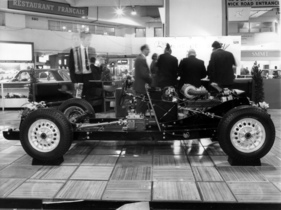 Morgan Plus 8 (1969) - das Chassis des schnellen Sportwagens, gezeigt an der London Motor Show 1969