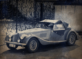 Morgan Plus 8 (1969) - mit geschlossenem Dach, Bild des Schweizer Importeurs Wehrlin