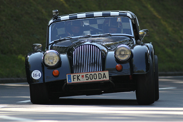 Morgan Plus 8 (1972) am Jochpass Memorial 2011 (Start-Nr. 164)