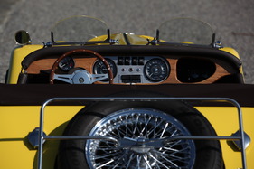 Morgan Plus 8 (1973) - fast symmetrisches Interieur