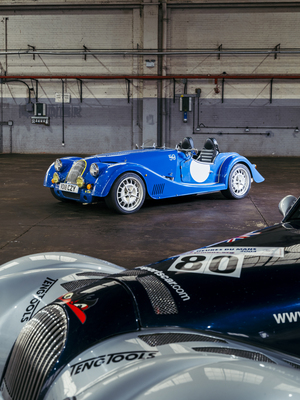 Bild: Morgan Plus 8 50th Anniversary Edition (2018) – Wurde geschaffen, um das 50. Modelljahr des 1968 eingeführten Plus 8 zu zelebrieren