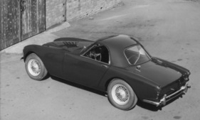 Morgan Plus Four Plus (1965) - charakteristische Form der Seitenscheiben beim Coupé