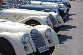 Bild Morgan-Sportwagen der Neuzeit - wo ist denn da die Farbe geblieben? - British Car Meeting in Mollis am 28. August 2016