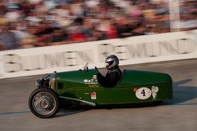 Morgan Three Wheeler (1930) - in der offenen Rennbahn von Oerlikon - Indianapolis in Oerlikon 2012