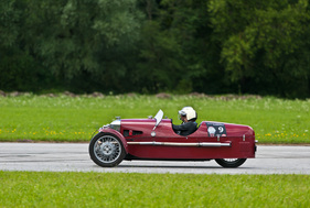 Morgan Threewheeler Super Sports (1934) - auf dem Flugplatz Niederöblarn an der Chopard Racecar-Trophy 2014 (Ennstal-Classic)