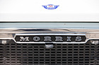 Morris 1300 Traveller Mk3 (1973) - Marken-Schriftzug auf dem Kühlergrill