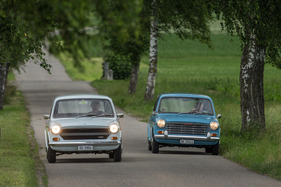 Morris 1300 Traveller Mk3 (1973) - passt zusammen mit einem Austin 1300 Countryman locker auf eine schmale Landstrasse