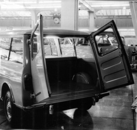 Morris 850 Traveller (1964) - nach aussen schwenkbare Hecktüren - Genfer Automobilsalon 1964