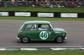 Morris MIni Cooper S (1965) - Teilnehmer im Rennen um die St. Mary's Trophy am Goodwood Revival 2013