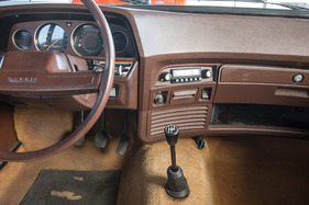 Morris Marina (1976) - Das Radio des Mk 2 wendet sich vom Fahrer ab, was den Beifahrer freut