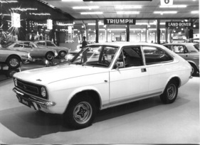Morris Marina - mit längsgestelltem Frontmotor, Hinterradantrieb und drei Motoren mit 57, 78 und 87 DIN-PS - Alternative zum Austin Allegro - am Genfer Automobilsalon 1974