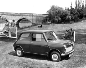 Morris Mini 850 (1959) - stiess von Anfang an vor allem auch bei den Frauen auf grosses Interesse