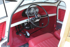 Morris Mini 850 Traveller - der Schalthebel schrammt eng am Gaspedal vorbei