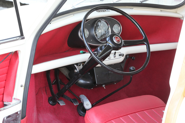 Morris Mini 850 Traveller - praktische Ablagen links und rechts vom Lenkrad