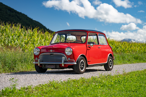 Bild: Morris Mini Cooper (1967) - als Lot 09 an der Versteigerung "Klassische Automobile & Motorräder" der Oldtimer Galerie in Toffen am 18. Oktober 2025
