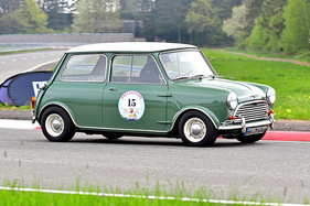 Morris Mini Cooper S (1965) – Pista & Piloti Hillclimb Pferdsfeld 2022 Morris Mini Cooper S (1965) – Pista & Piloti Hillclimb Pferdsfeld 2022