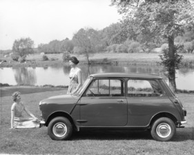 Morris Mini Minor (1959) - frühes Pressebild in stimmigem Rahmen