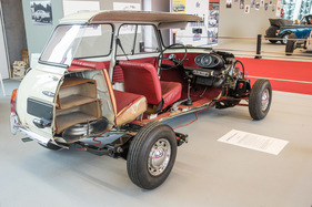 Morris Mini Minor MKll (1969) - Schnittmodell in der Mini-Sonderschau zum 60. Geburtstag - Rétromobile Paris 2019